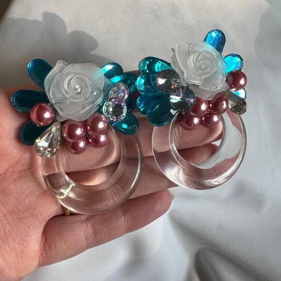 Vintage 80s Glam Rhinestone Lucite Faux Pearl Costume Estate Clip On Earrings - Picture 3 of 9